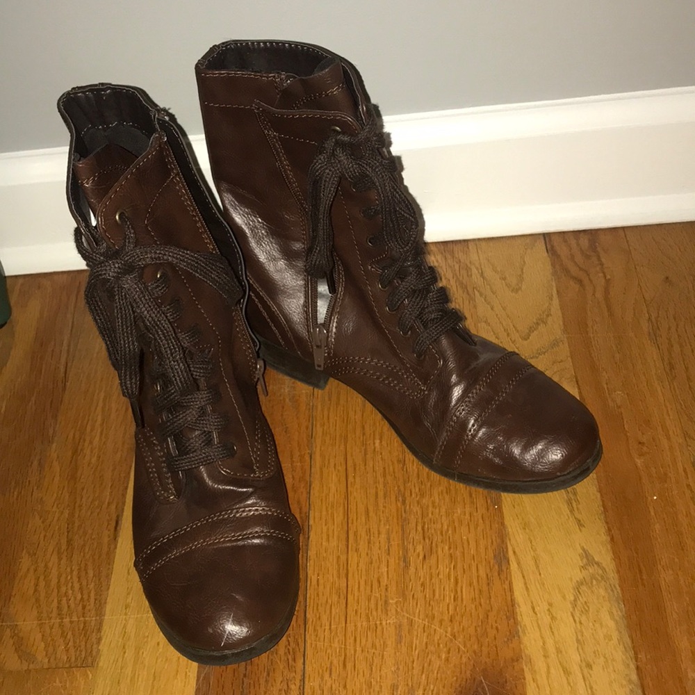 Combat boots